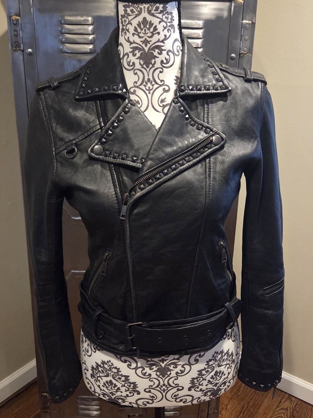 Blues Heroes Black Leather Belted Moto Jacket w/Pyramid Studs Size SM
